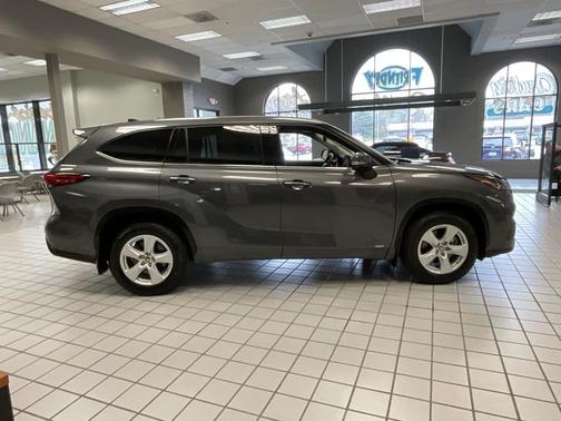 2022 Toyota Highlander Hybrid LE