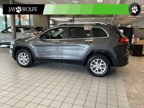 Granite Crystal Metallic Clearcoat 2018 Jeep Cherokee Latitude Plus