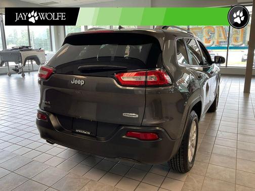 Granite Crystal Metallic Clearcoat 2018 Jeep Cherokee Latitude Plus