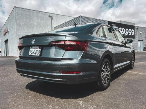 Platinum Gray Metallic 2021 Volkswagen Jetta 1.4T SE