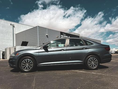 Platinum Gray Metallic 2021 Volkswagen Jetta 1.4T SE