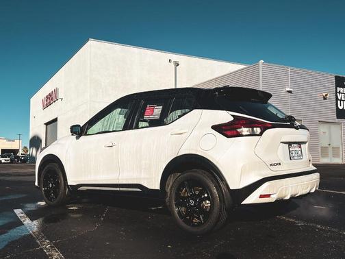 2023 Nissan Kicks SR