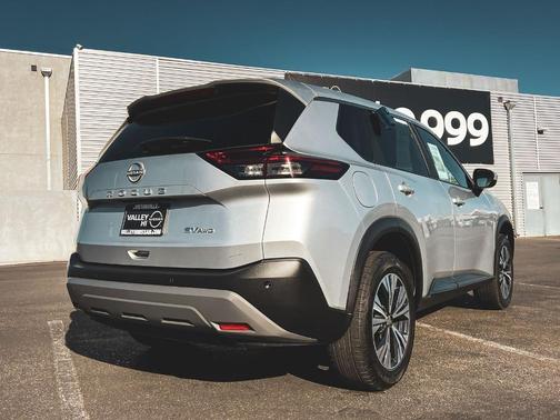 Brilliant Silver Metallic 2023 Nissan Rogue SV