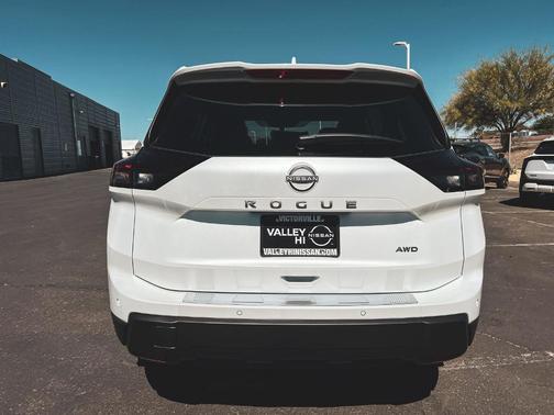 Everest White P 2026 Nissan Rogue SV