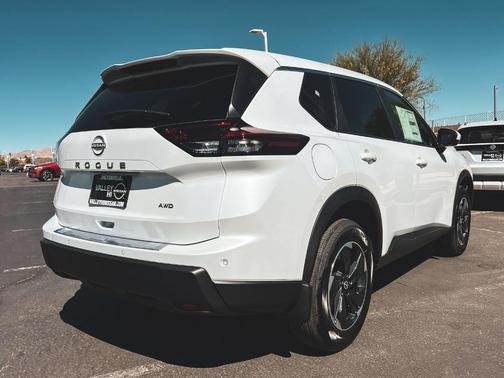 Everest White P 2026 Nissan Rogue SV