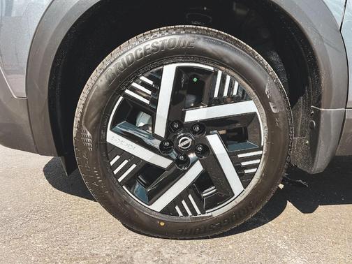 Gun Metallic 2026 Nissan Kicks SV
