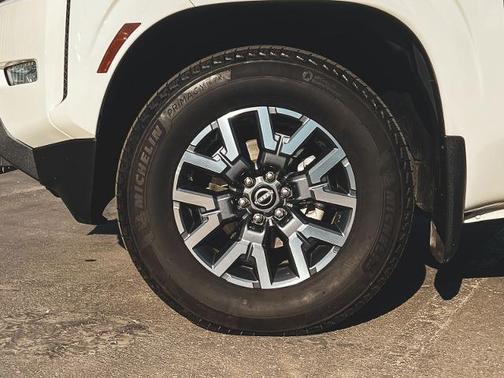 2024 Nissan Frontier SL