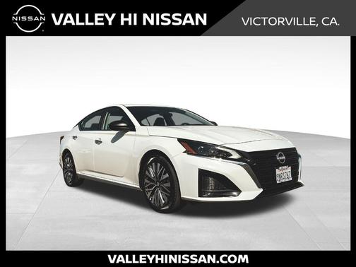 Glacier White 2025 Nissan Altima SV