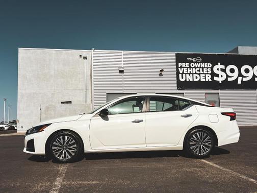 Glacier White 2025 Nissan Altima SV