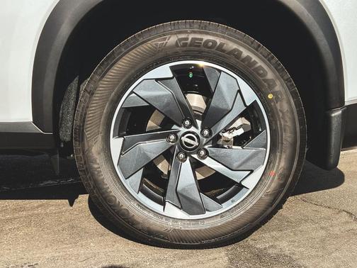 Everest White P 2026 Nissan Rogue Dark Armor