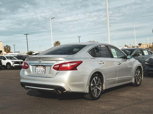 2016 Nissan Altima 2.5 SR