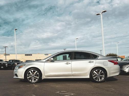 2016 Nissan Altima 2.5 SR