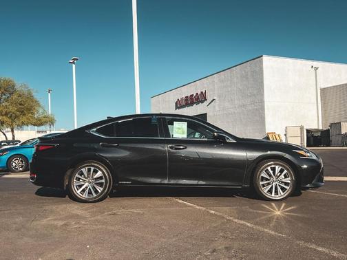 2021 Lexus ES 300h Base