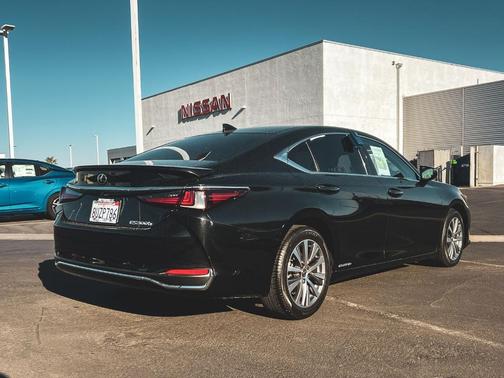 2021 Lexus ES 300h Base