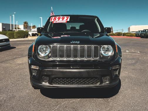Black Clearcoat 2023 Jeep Renegade Latitude