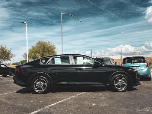 Aurora Black Pearl 2025 Kia K4