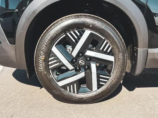 Super Black 2026 Nissan Kicks SV