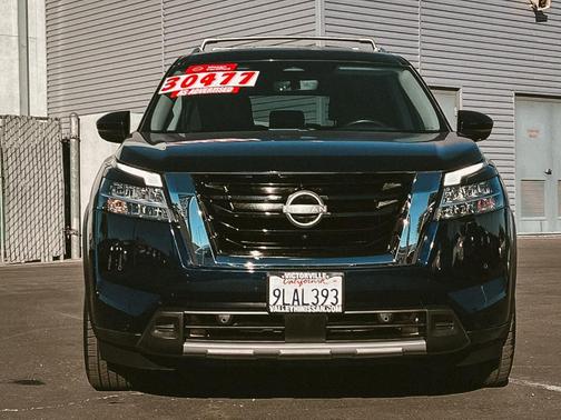 2024 Nissan Pathfinder SL