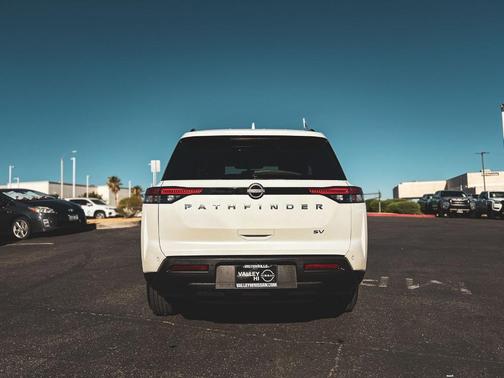 White 2024 Nissan Pathfinder SV