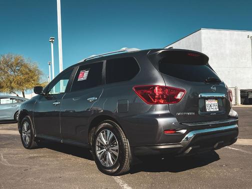 2020 Nissan Pathfinder S