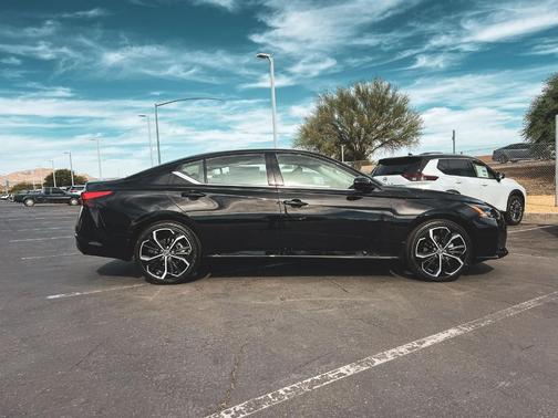 2025 Nissan Altima SR