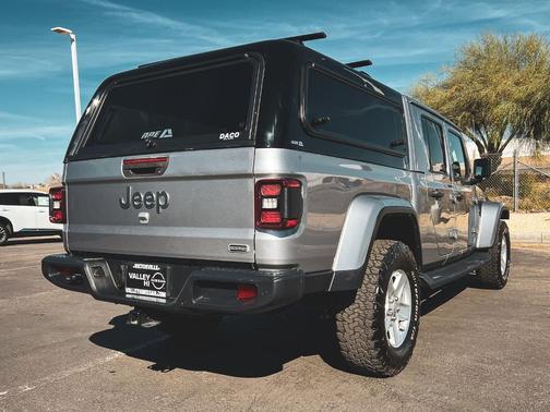 Billet Silver Metallic Clearcoat 2020 Jeep Gladiator Overland