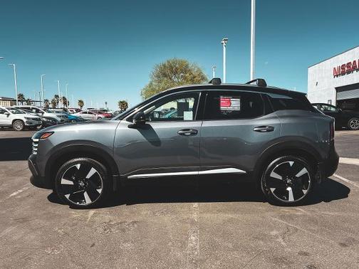 2025 Nissan Kicks SR