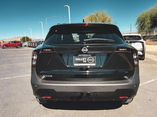Super Black 2026 Nissan Kicks SV