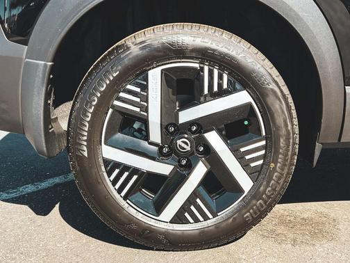 Super Black 2026 Nissan Kicks SV