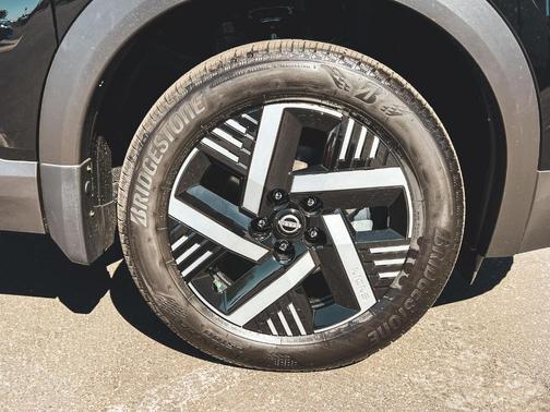 Super Black 2026 Nissan Kicks SV