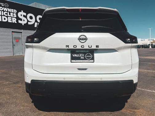 Everest White P 2026 Nissan Rogue Dark Armor