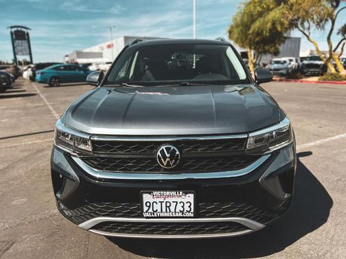 Platinum Gray Metallic 2022 Volkswagen Taos 1.5T SE