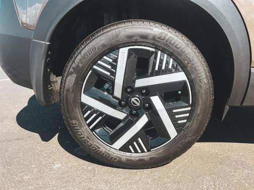 Canyon Bronze Metallic 2026 Nissan Kicks SV