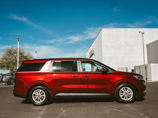 2024 Kia Carnival LX