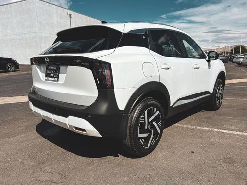 Aspen White Tri 2026 Nissan Kicks SV