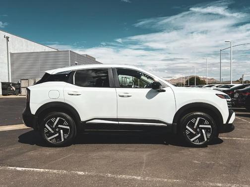 Aspen White Tri 2026 Nissan Kicks SV