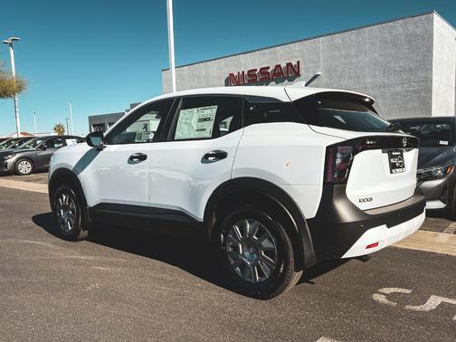 2025 Nissan Kicks S