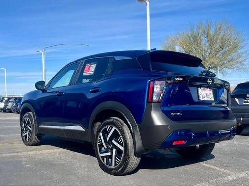 2025 Nissan Kicks SV