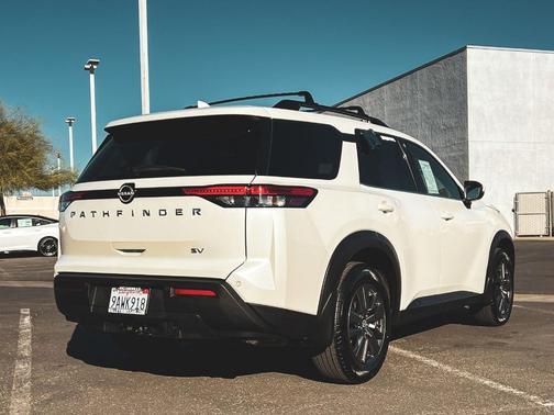 2022 Nissan Pathfinder SV