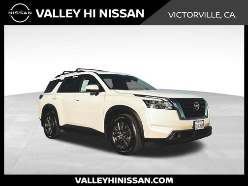 2022 Nissan Pathfinder SV