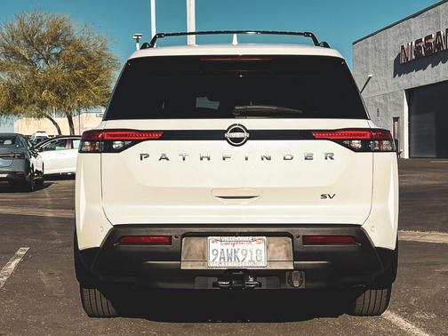 2022 Nissan Pathfinder SV