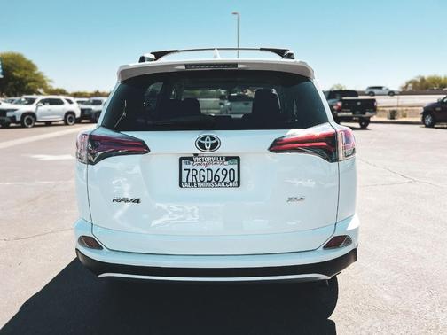 Super White 2016 Toyota RAV4 XLE