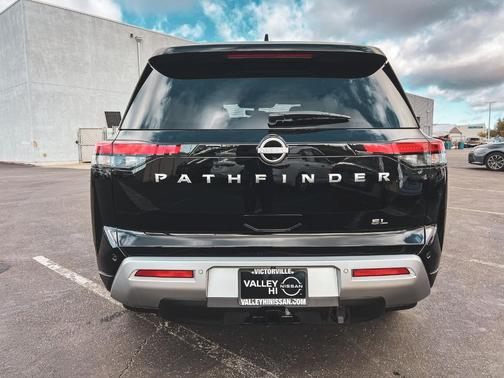 2025 Nissan Pathfinder SL