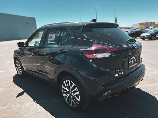 Super Black 2021 Nissan Kicks SV
