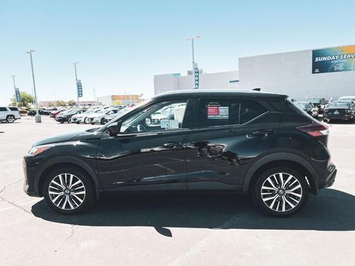 Super Black 2021 Nissan Kicks SV
