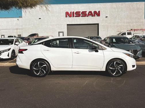 2025 Nissan Versa 1.6 SR
