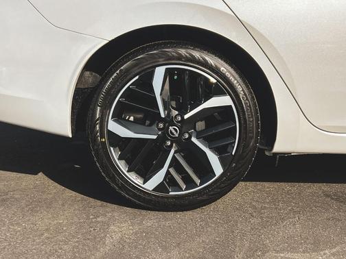 2025 Nissan Versa 1.6 SR