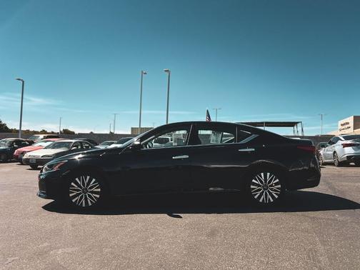 Black 2024 Nissan Altima 2.5 SV