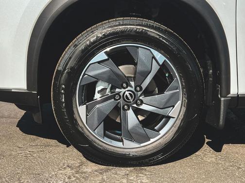 Everest White P 2026 Nissan Rogue SV