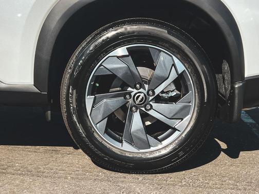 Everest White P 2026 Nissan Rogue SV